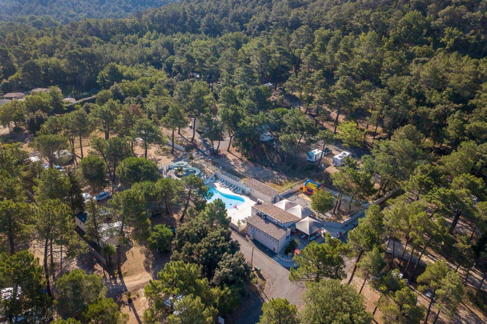 (c) Camping-pinede-provence.com